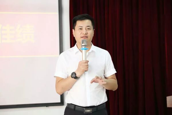 集團(tuán)常務(wù)副總裁 王德剛 集團(tuán)常務(wù)副總裁 王德剛