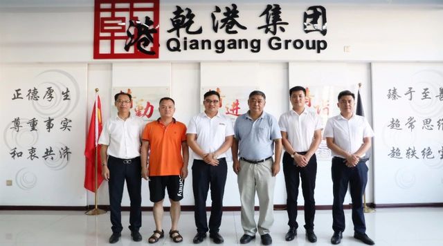 集團領導與蒞臨專家合影 集團領導與蒞臨專家合影