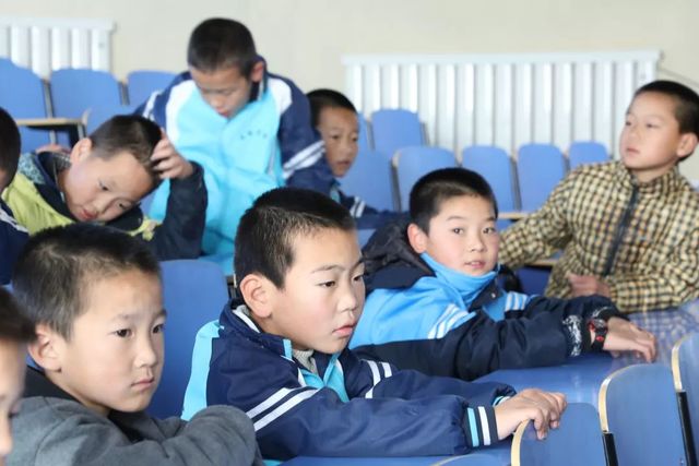 慰問孤兒院 慰問孤兒院